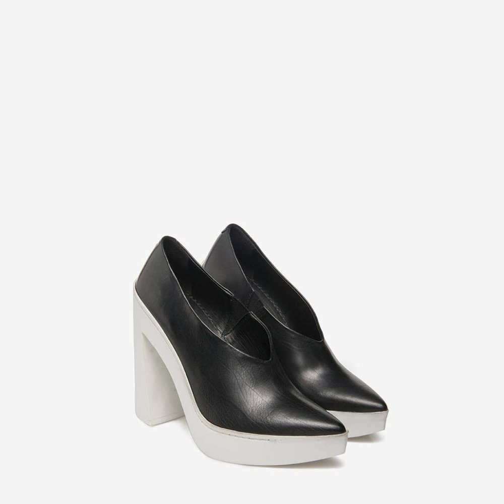 Decollete Black on White Rubber